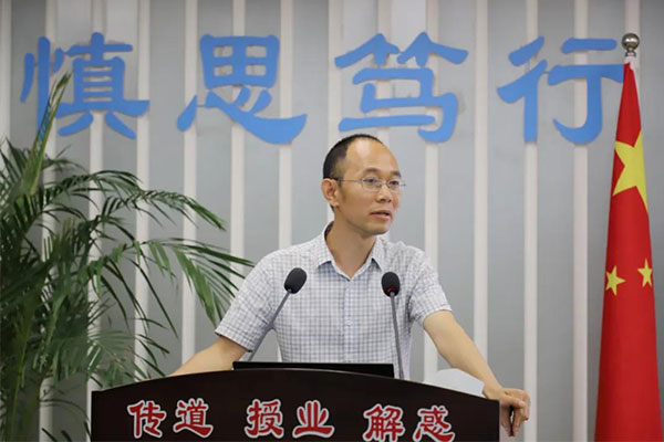 Ì«ÔÀí¹¤´óѧ¾¹ÜѧԺ¸±Ôº³¤³Â»³³¬·ÖÏí¸ÐÊÜ Ì«ÔÀí¹¤´óѧ¾¹ÜѧԺ¸±Ôº³¤³Â»³³¬·ÖÏí¸ÐÊÜ