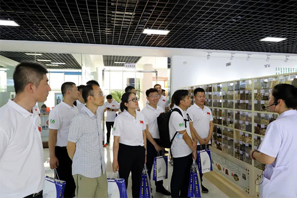 ÂÃÐм¯ÍſƼ¼ÖÐÐÄ ÂÃÐм¯ÍſƼ¼ÖÐÐÄ