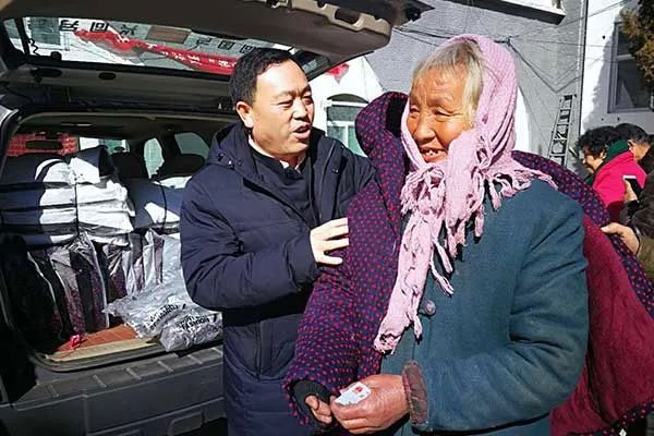 304amÓÀÀû¼¯ÍÅ¡°¾´ÀÏÈÕ¡±ÎªÀÏÈËËÍÎÂů 304amÓÀÀû¼¯ÍÅ¡°¾´ÀÏÈÕ¡±ÎªÀÏÈËËÍÎÂů