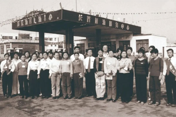 304am�������ŵ�һ������վ�����������ͷ�������ȫ��Ա��