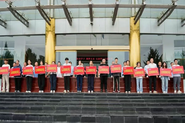 ÊÜÖúѧÉúÁìÈ¡×ÊÖú½ð ÊÜÖúѧÉúÁìÈ¡×ÊÖú½ð